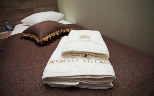 Zhemchug Village Hotel