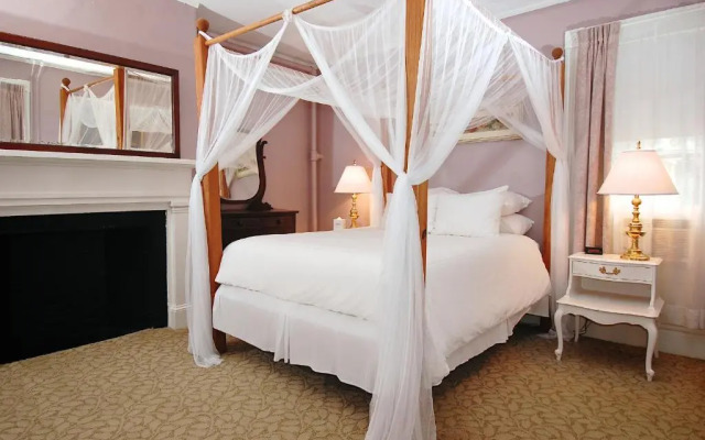 Yankee Peddler Inn