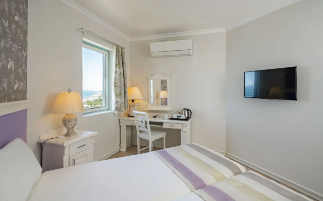 İz Flower Side Beach Hotel