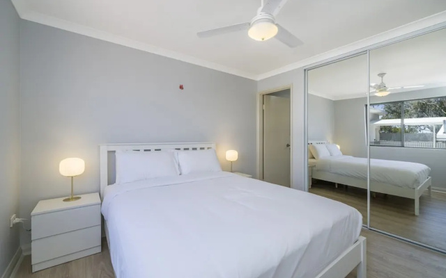 Sunny 2-bed in Quiet Location With Balcony – Guest Rooms – Perth