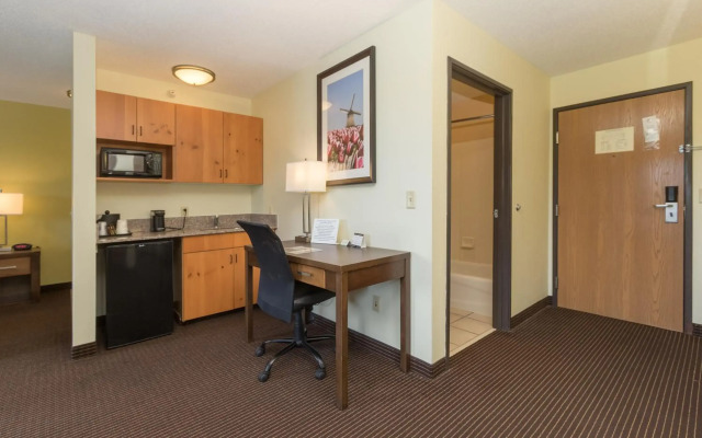 White Pines Inn & Suites