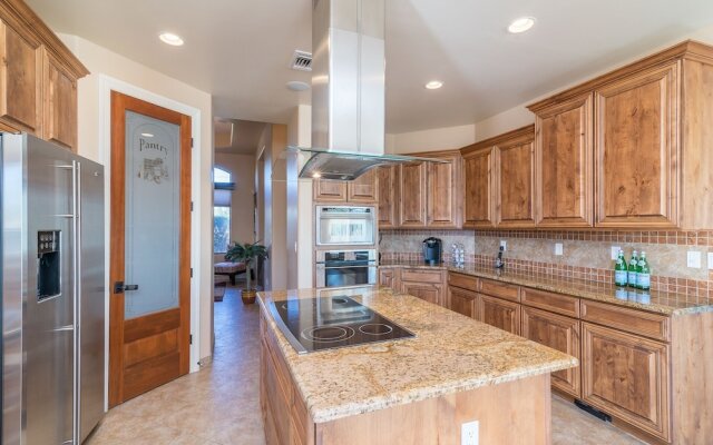 Casa Vista 4 Bedroom Home by RedAwning