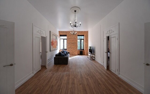 KievApts Pushkinskaya 10