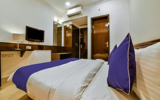 OYO Flagship 27068 The Sapphire Comfort Hotel
