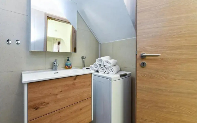 Stylish Family Retreat With Shared Pool