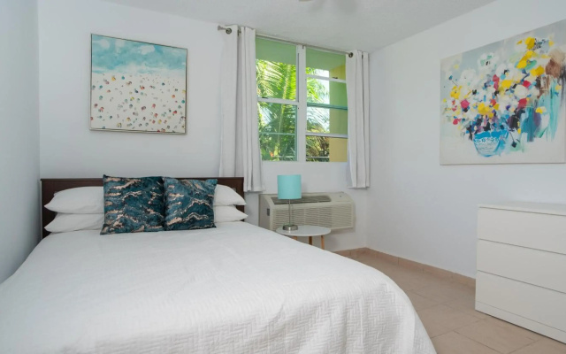 Renovated townhome -Rooftop Terrace by Sandy Beach