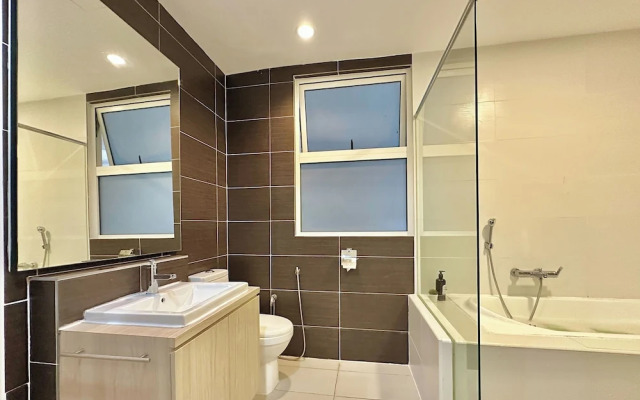 Encorp Marina Puteri Harbour by Stayrene