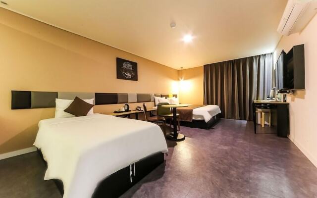 Hotel 385