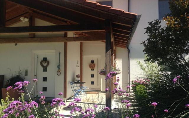 Villa Gina Bed and Breakfast - Camere dove dormire, vicino all'aeroporto