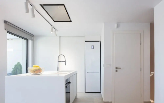 Akonizia Luxury House - With Private Swimming Pool