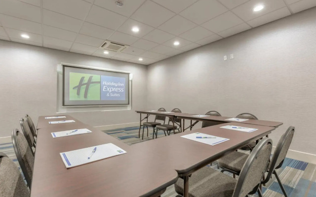 Holiday Inn Express & Suites Tulsa Midtown by IHG