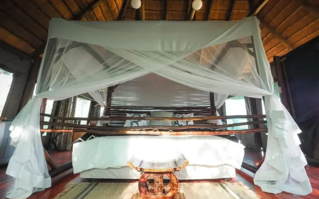 Muweti Bush Lodge
