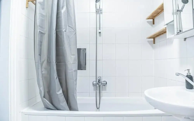 Easy Access 2BR Apartment Near AKH