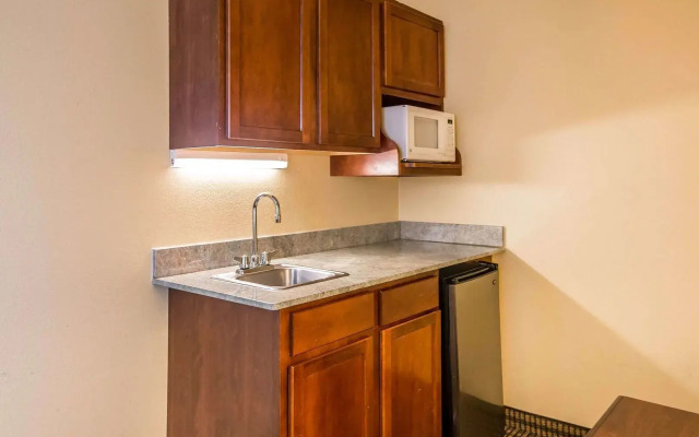 Econo Lodge Inn & Suites Monroe