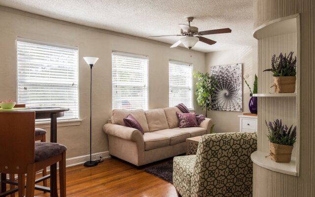 1 BR with Parking next to Bay and Shopping by Frontdesk