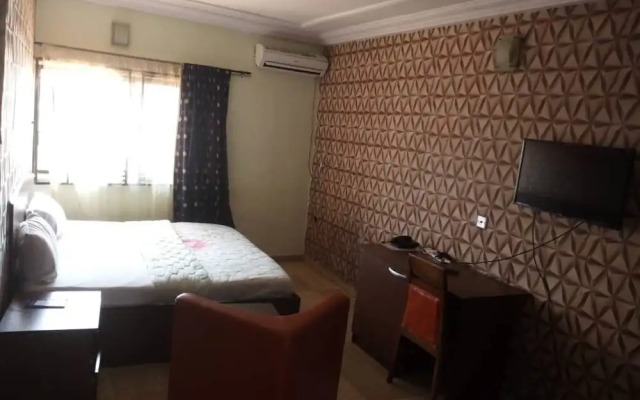 Brentwood Hotel