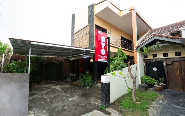 Art Guest House Syariah by OYO Rooms