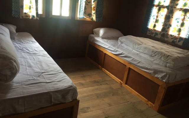 Tribeni Lodge Restaurant And Bar