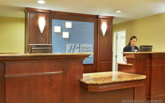 Holiday Inn Express Hotel & Suites Edson, an IHG Hotel