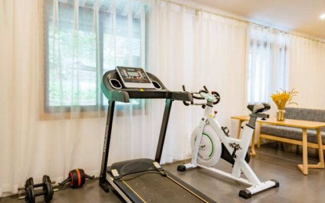 Fenghuang Qingwu river view homestay