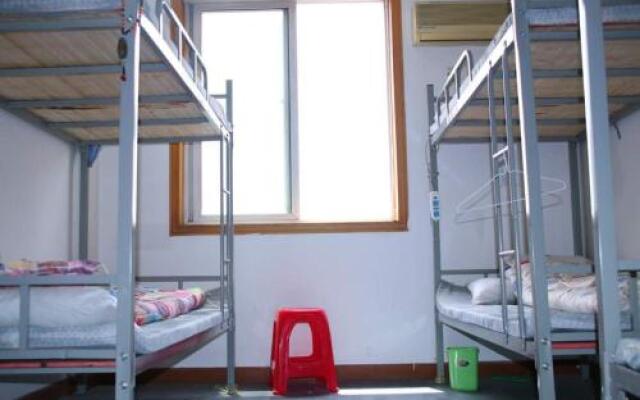 66 Road Young Hostel
