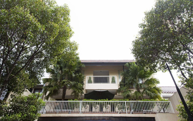 RedDoorz Plus near Pondok Indah Mall