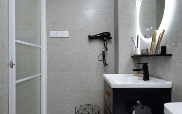 Newly Renovated 1BDR Apt Old Shanghai