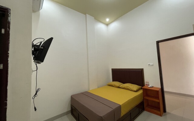 OYO 93414 Wisma Ratu Syariah Near SMP Negeri 2 Watang Pulu