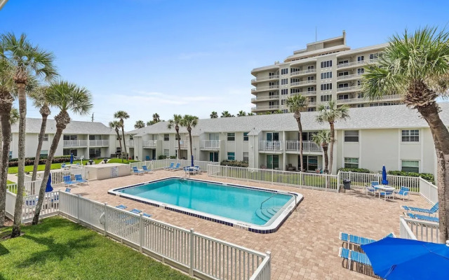 Colony Beach Club 220