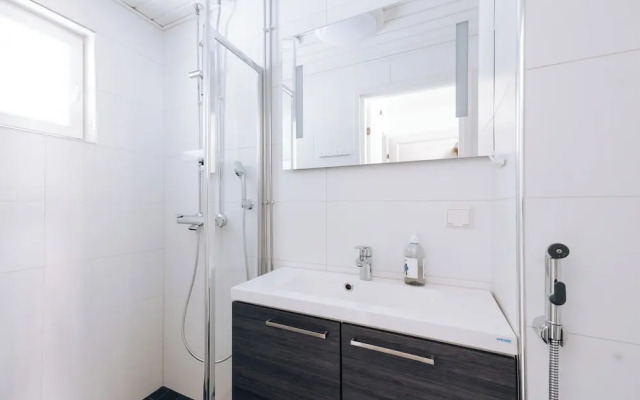 Spacious 3BR Apt. with Sauna