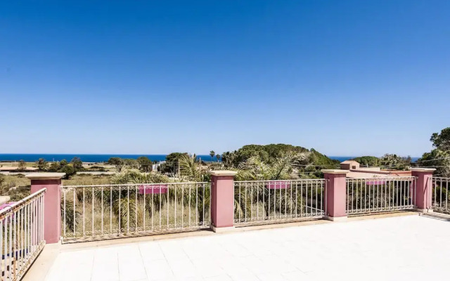 Charming Sea View Villa close to beach