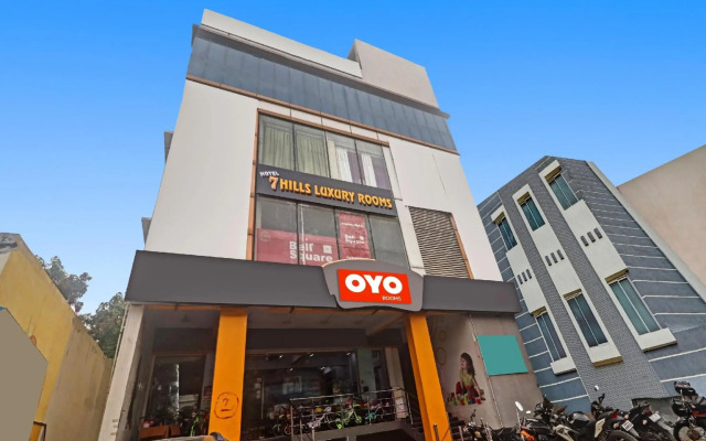 OYO 93527 Hotel 7 Hills Luxury Rooms