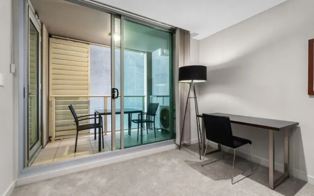 2-bed City Retreat With Gym and Pool Access