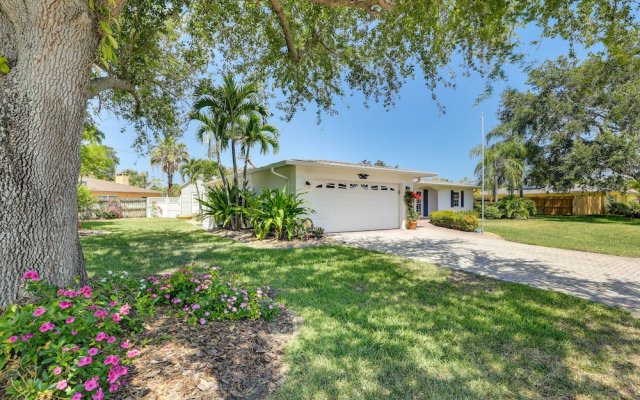 Charming Bradenton Home w/ Yard - Walk to Beach!