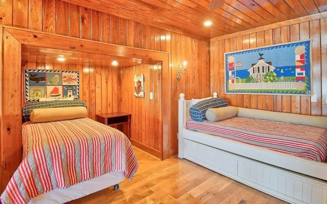 105 Endless View 8 Br Home by RedAwning