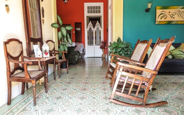 Hostal Balcones 2, Knocking on Cuba