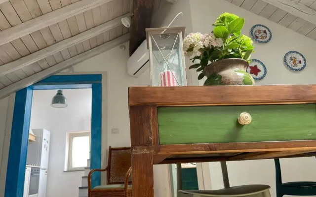 donna serena Aci Castello