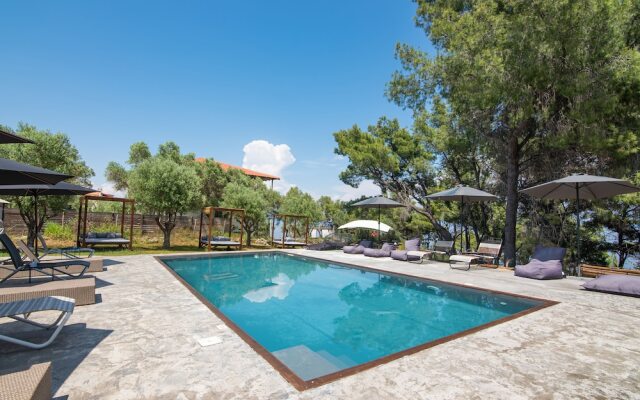 Pefkon Suites