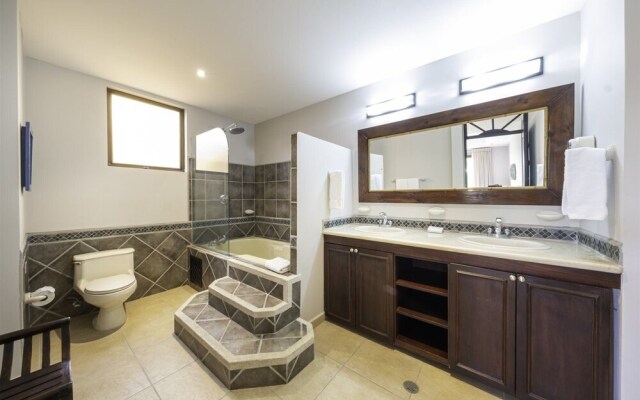 3br/2.5ba Designer Condo in Beachfront Community
