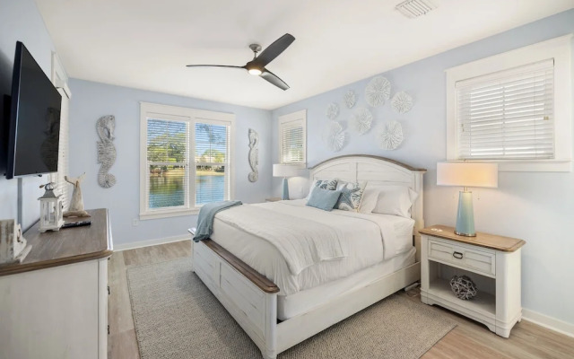 1332 Laurel Grove 3 Bedroom Home by RedAwning