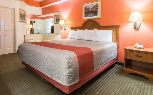 Motel 6 Alvarado, TX