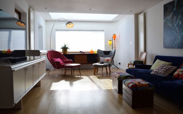 3 Bedroom Mews House in West London