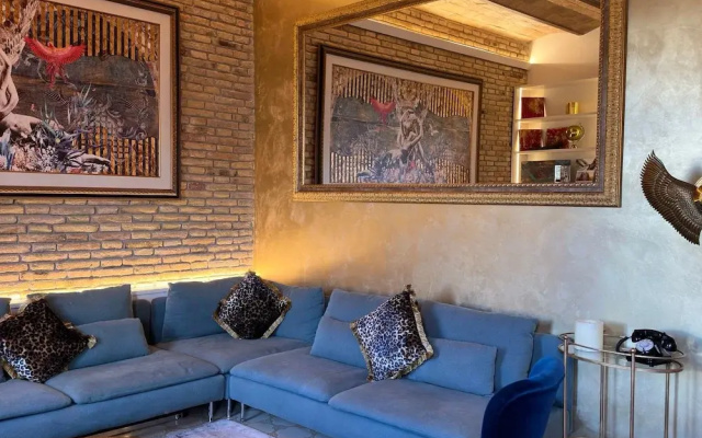 The Avenue 2BR Luxury Unit in Diagonal Ave