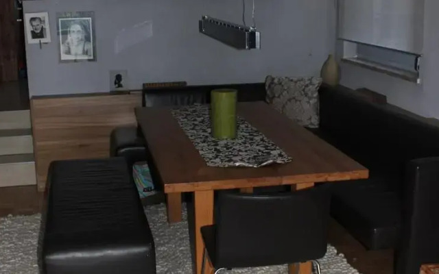 Haus mit Badeteich und Blick zum See