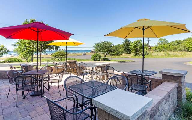 Sleep Inn & Suites Bay View Acme - Travers City