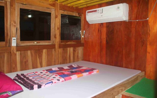 Boat Charter KM.Caroline