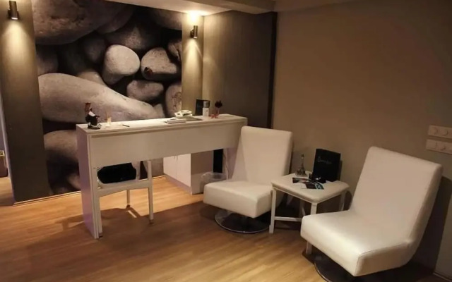 Kondo Suites & Residence