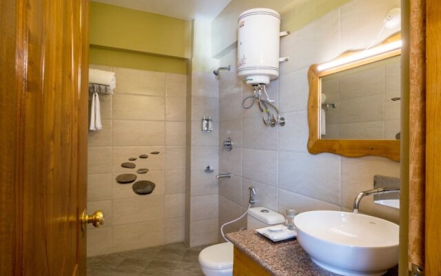 Regenta Inn By Riverside Manali