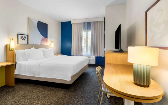 Spark by Hilton Pearland (H)