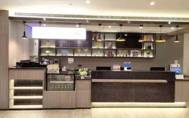 Qingdao Yingshi Hotel
